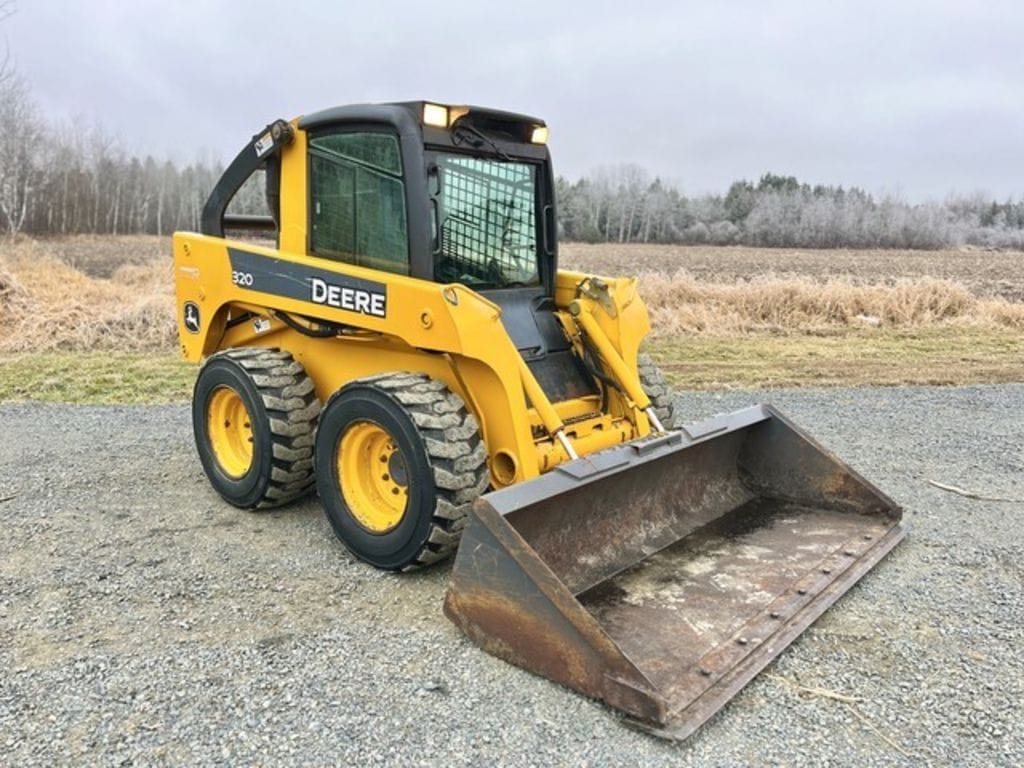 John Deere 320 Equipment Image0