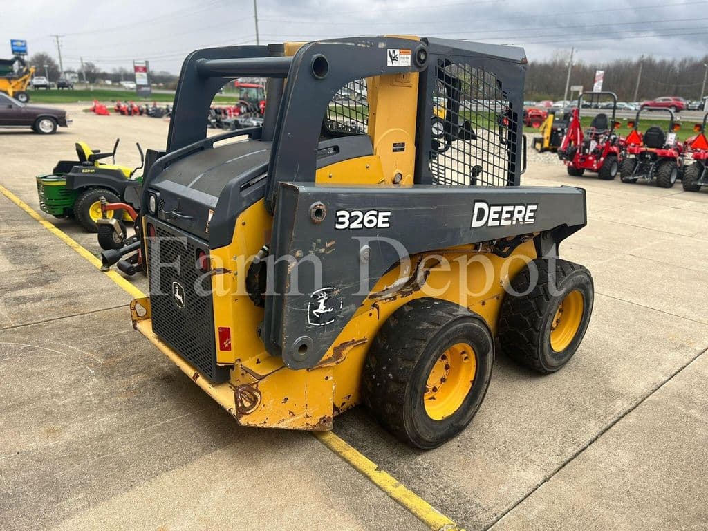 Image of John Deere 326E Image 0