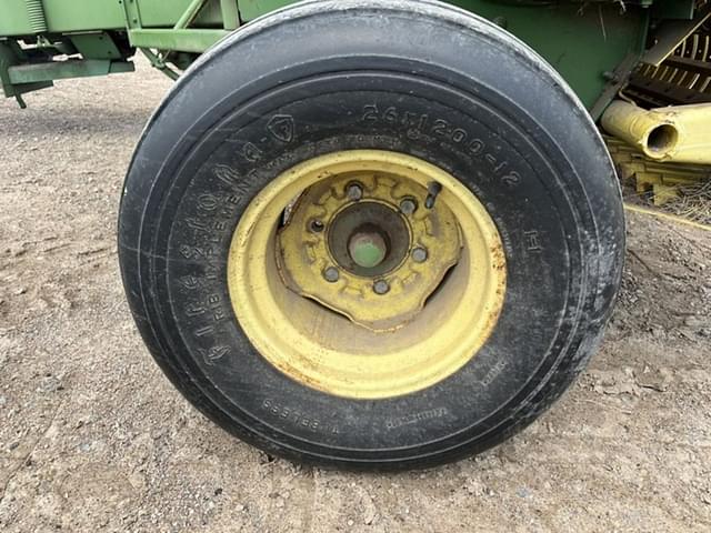 Image of John Deere 336 equipment image 4