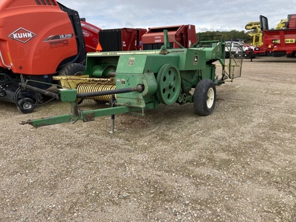 John Deere 338 Equipment Image0
