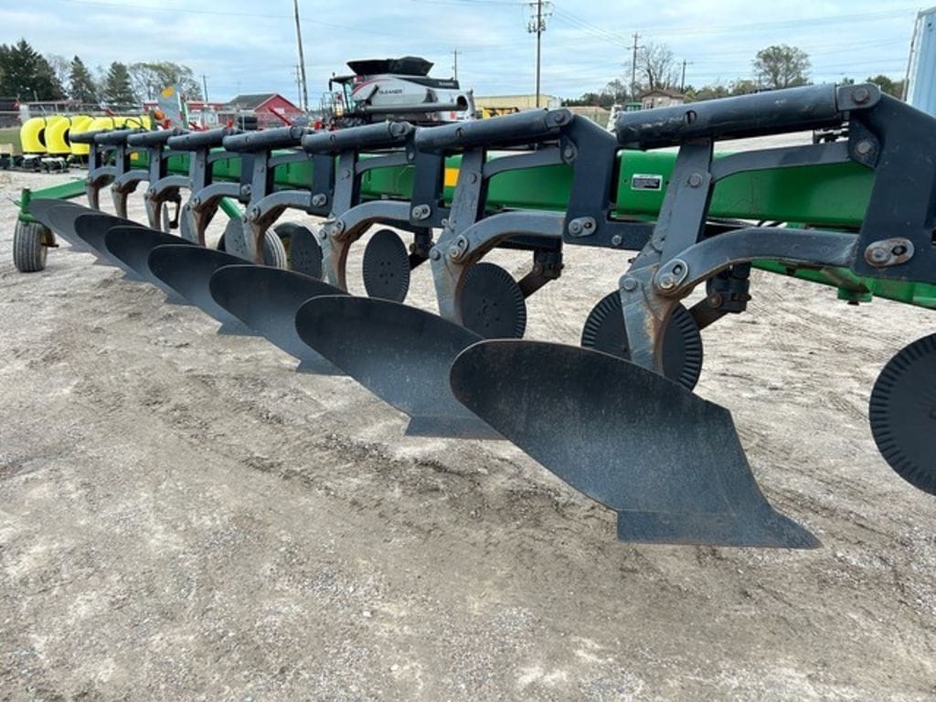 John Deere 3710 Equipment Image0