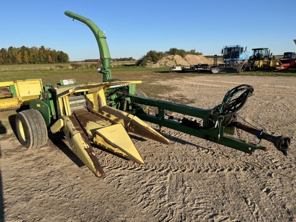 John Deere 3950 Equipment Image0