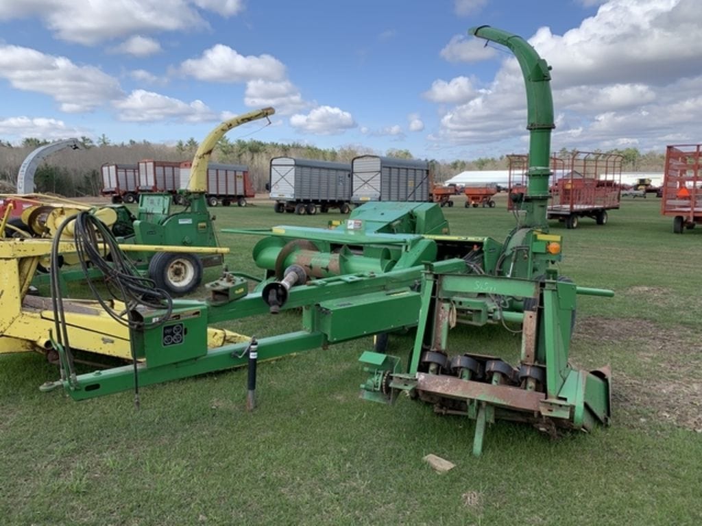 John Deere 3975 Equipment Image0