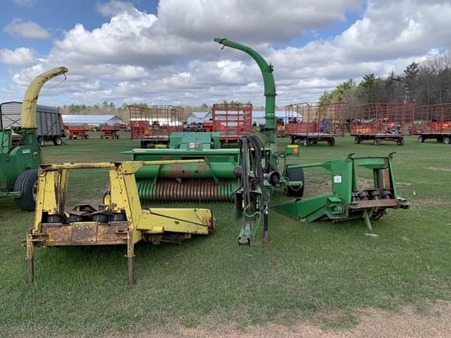 Image of John Deere 3975 equipment image 1