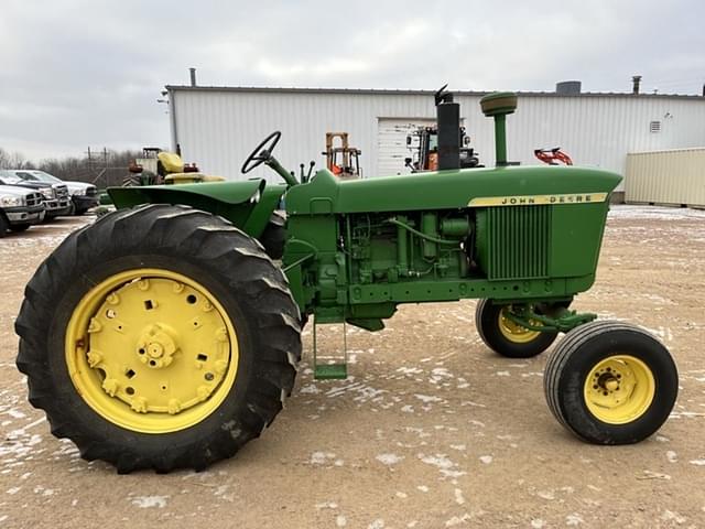 Image of John Deere 4010 equipment image 3