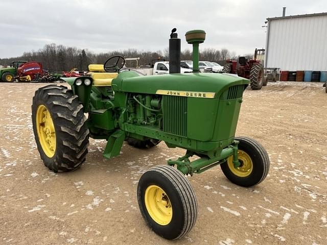 Image of John Deere 4010 equipment image 2