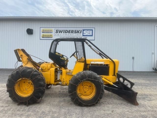 Image of John Deere 440A equipment image 1