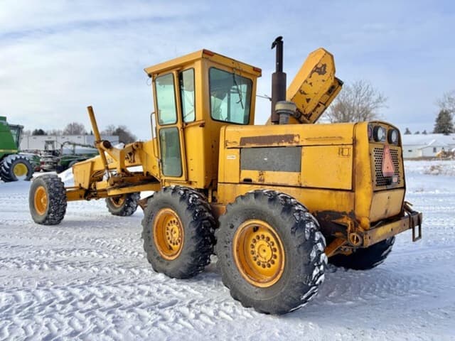 Image of John Deere 670A equipment image 4