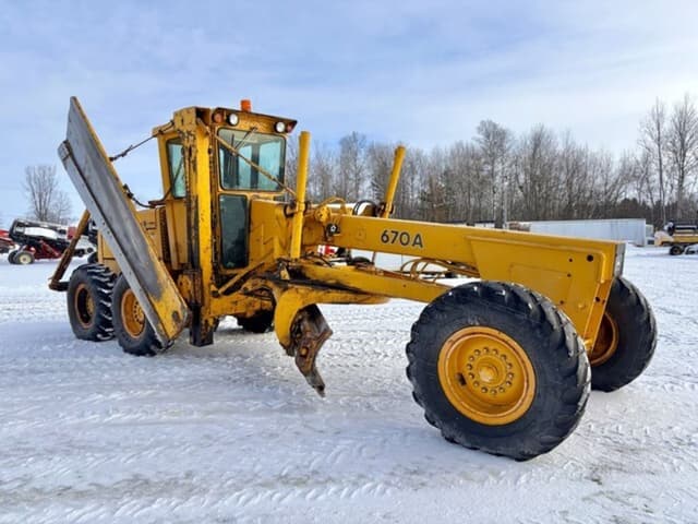 Image of John Deere 670A equipment image 1