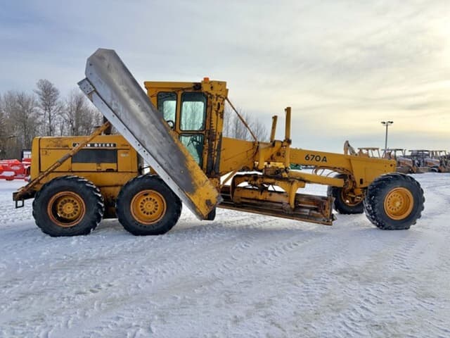 Image of John Deere 670A equipment image 3