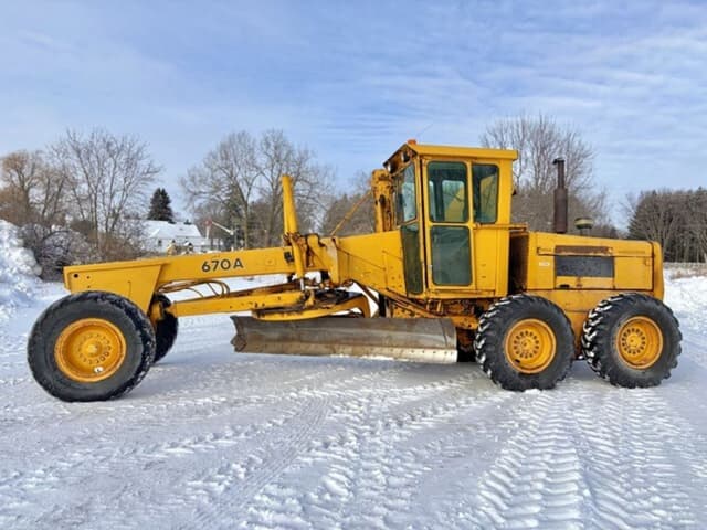 Image of John Deere 670A equipment image 2