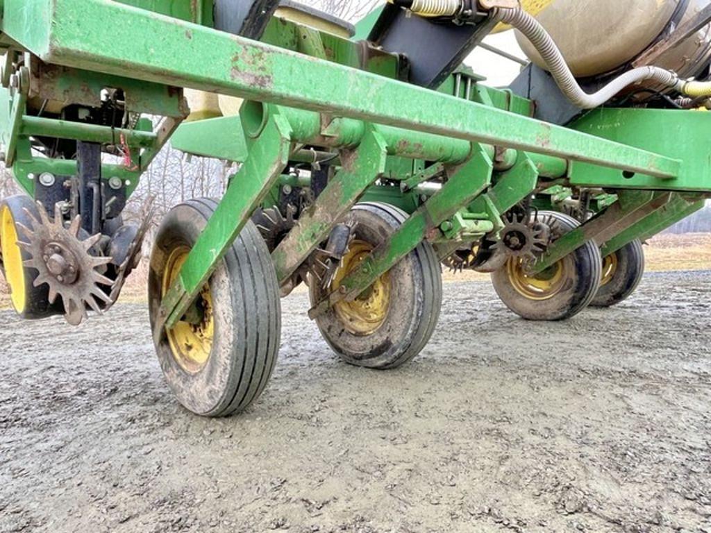 Image of John Deere 7000 Image 1