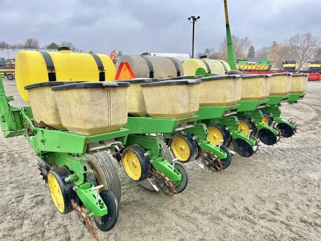 Image of John Deere 7000 Image 0