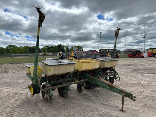 Image of John Deere 7000 equipment image 2