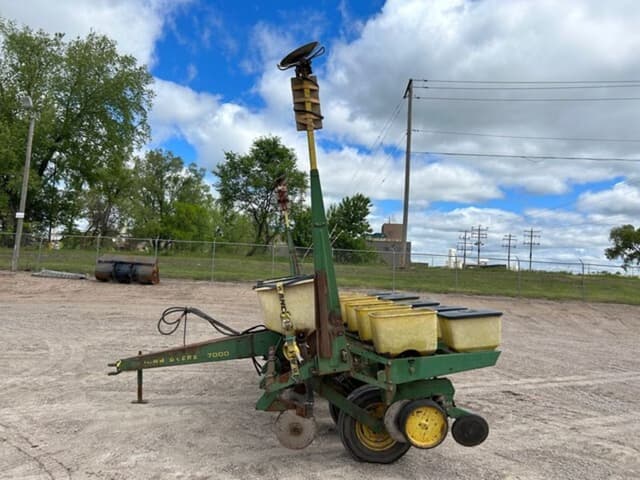 Image of John Deere 7000 equipment image 1