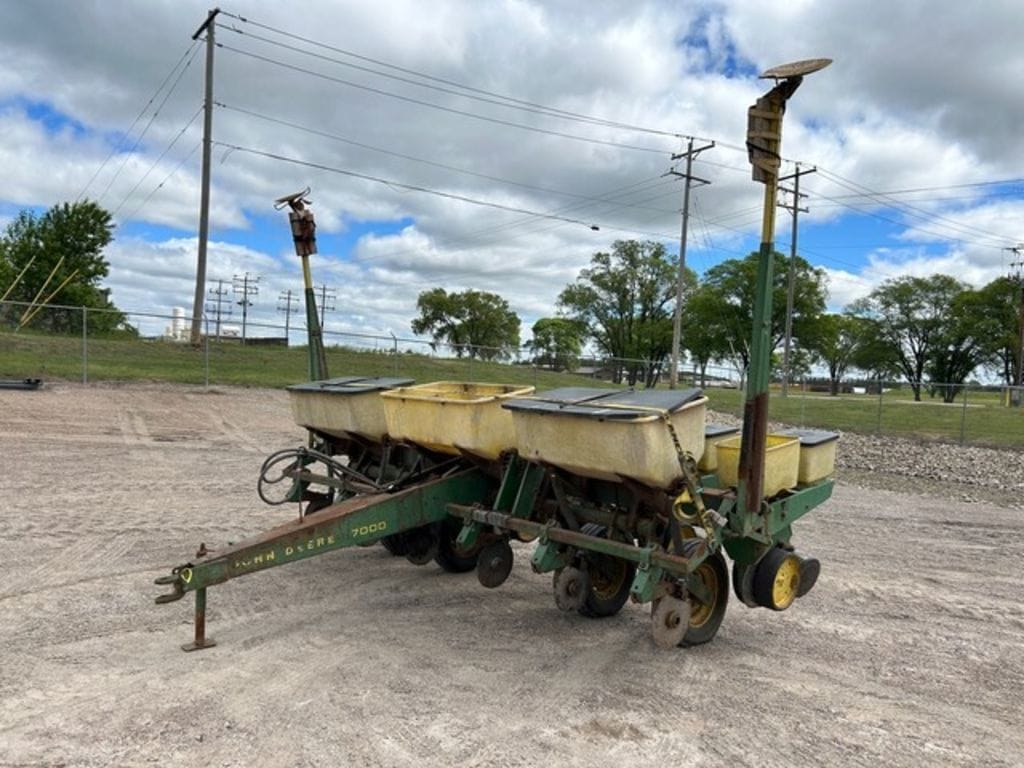 John Deere 7000 Equipment Image0