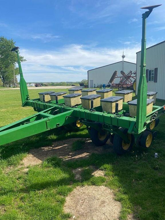 Image of John Deere 7000 Primary image