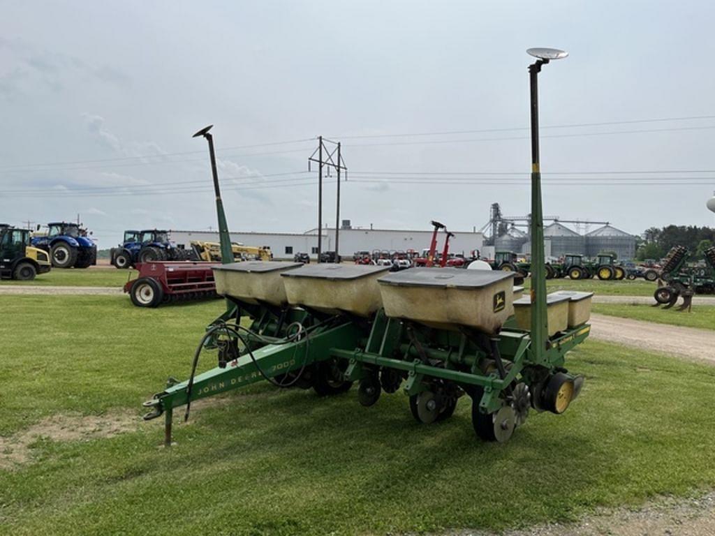 Image of John Deere 7000 Primary image