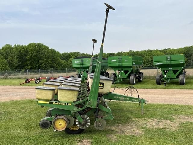 Image of John Deere 7000 equipment image 3