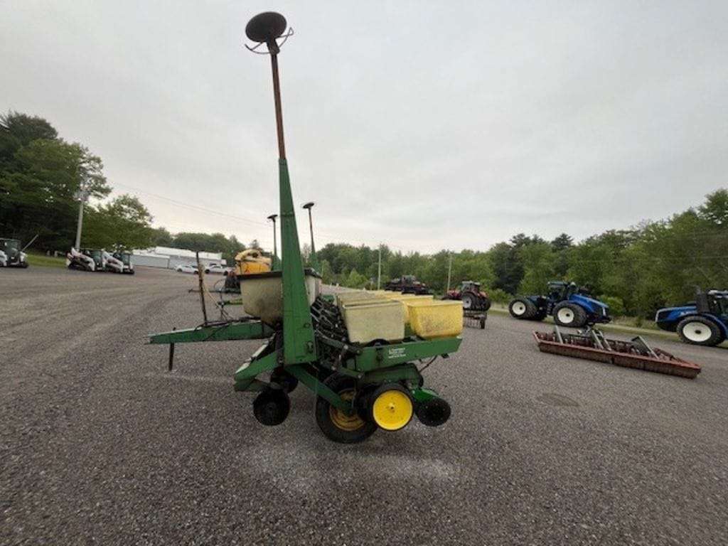 John Deere 7000 Equipment Image0