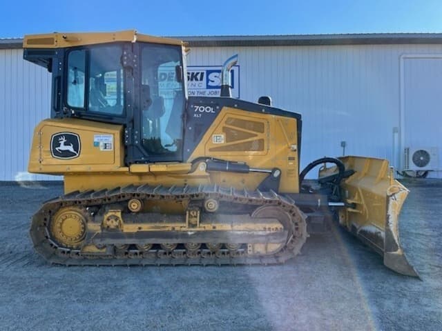 Image of John Deere 700L XLT equipment image 1
