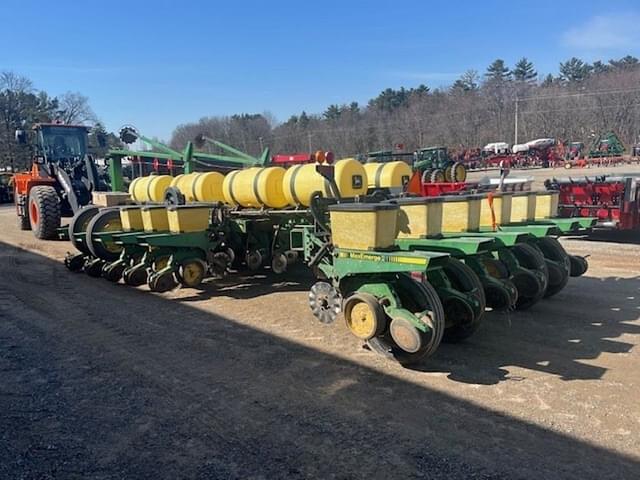 Image of John Deere 7200 equipment image 4