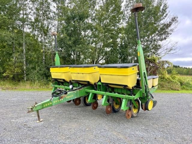 Image of John Deere 7200 equipment image 1