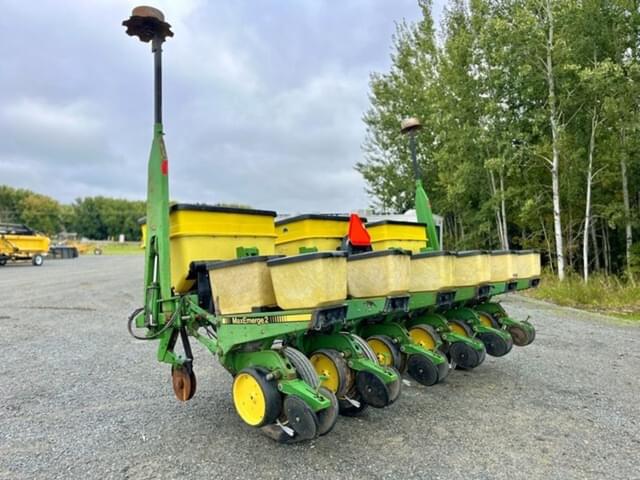 Image of John Deere 7200 equipment image 4