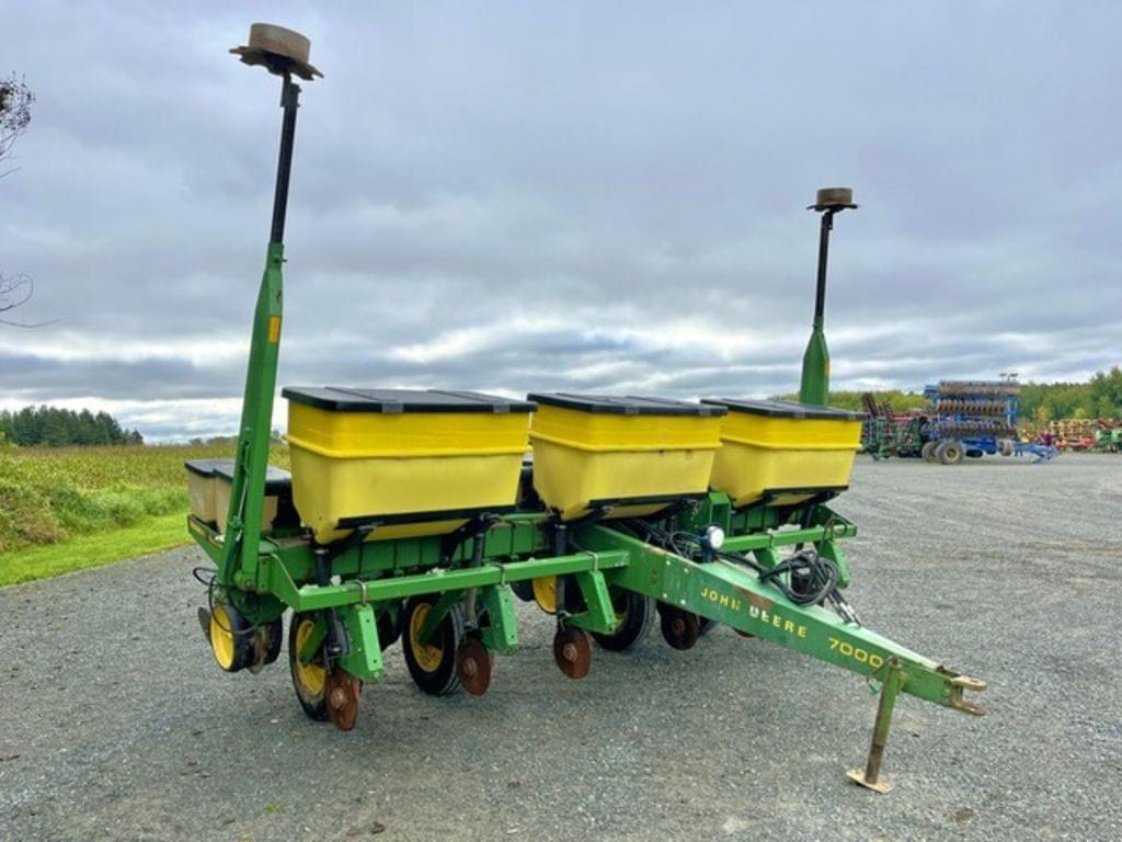 Image of John Deere 7200 Primary image
