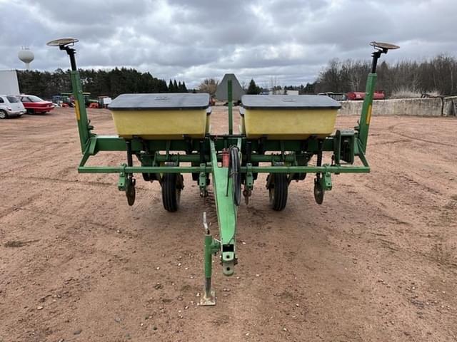 Image of John Deere 7200 equipment image 1