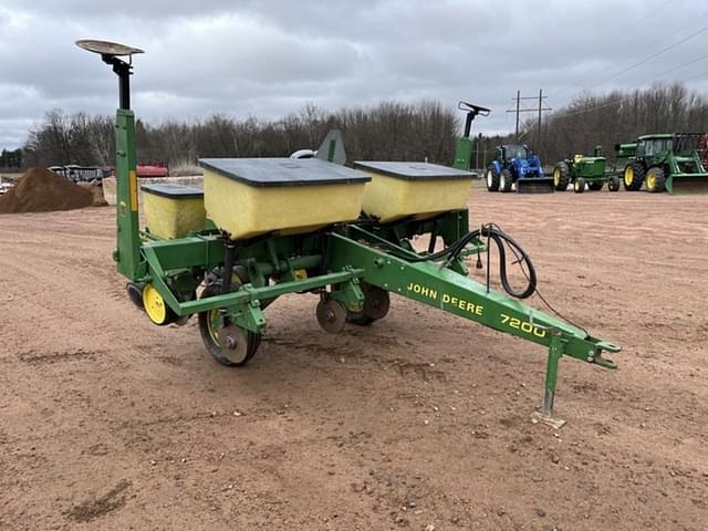 Image of John Deere 7200 equipment image 2