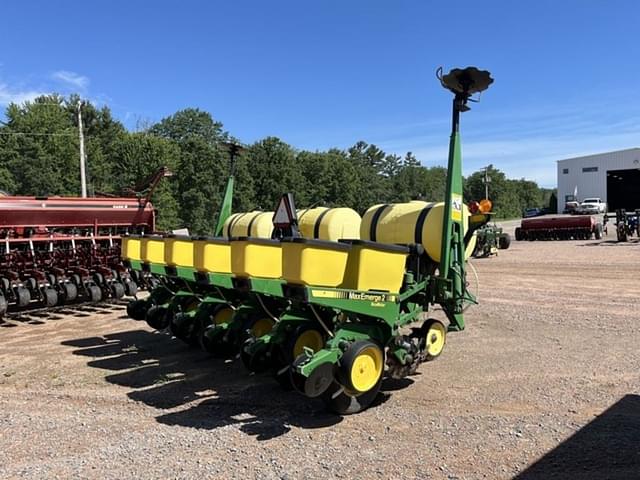 Image of John Deere 7200 equipment image 2