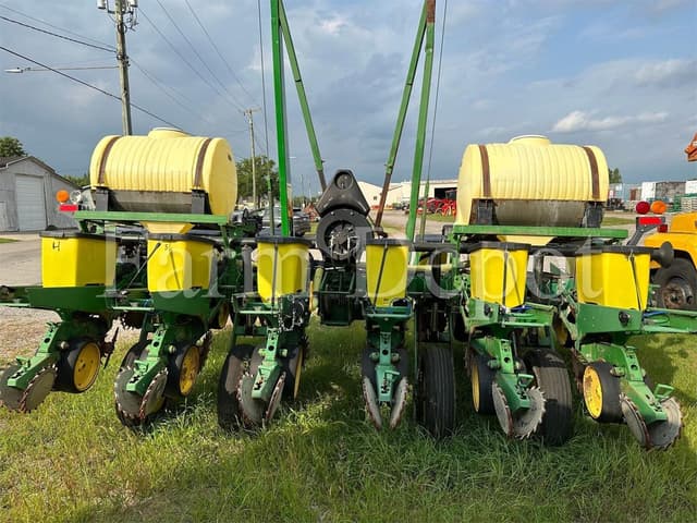 Image of John Deere 7200 equipment image 4