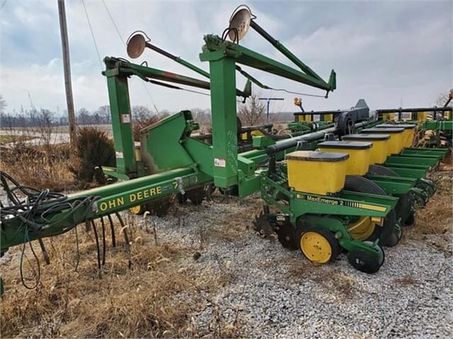 Image of John Deere 7200 equipment image 2