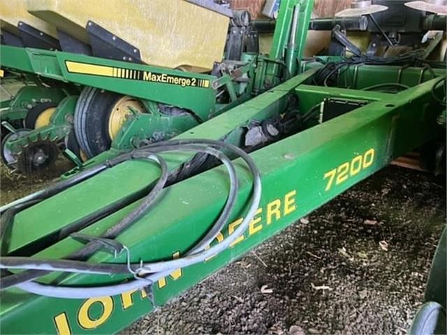 Image of John Deere 7200 equipment image 1