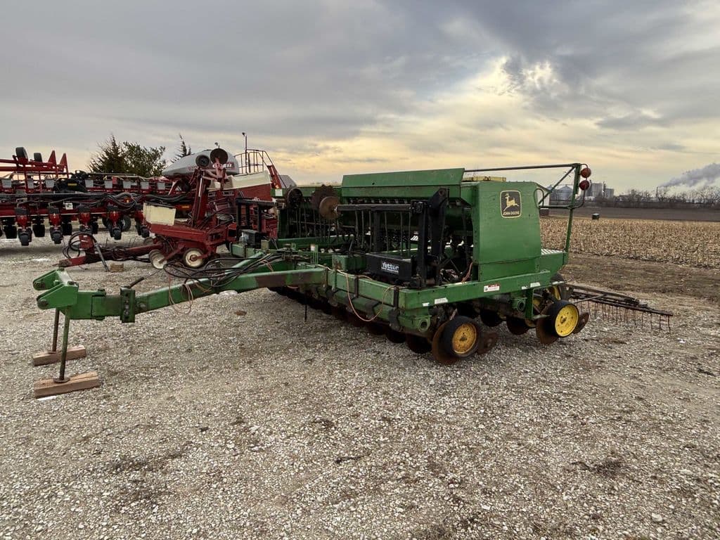 Image of John Deere 750 Primary image