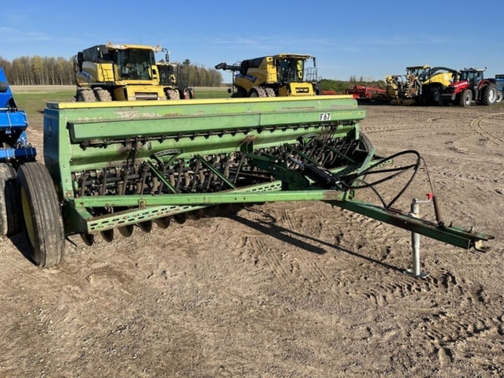 John Deere 8200 Equipment Image0