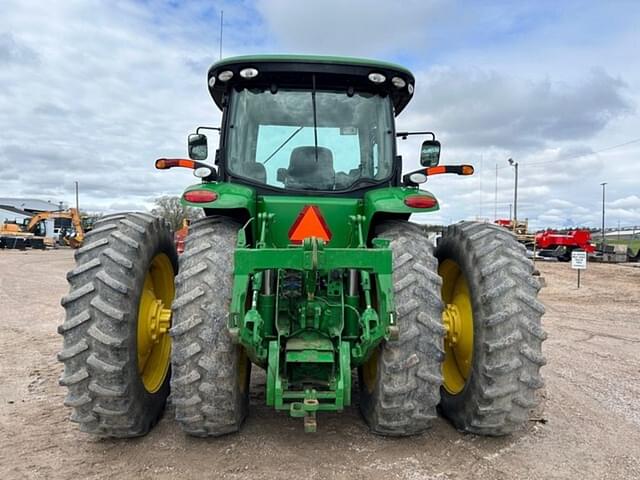 Image of John Deere 8260R equipment image 4