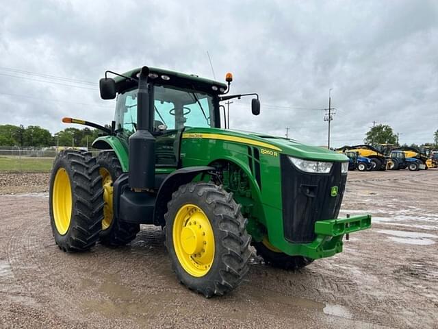 Image of John Deere 8260R equipment image 2