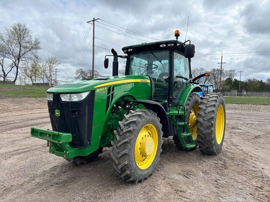 Image of John Deere 8260R Primary image