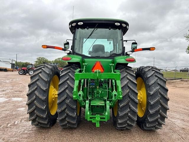 Image of John Deere 8260R equipment image 4