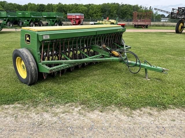 Image of John Deere 8300 equipment image 2