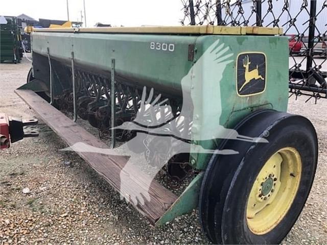 Image of John Deere 8300 equipment image 1