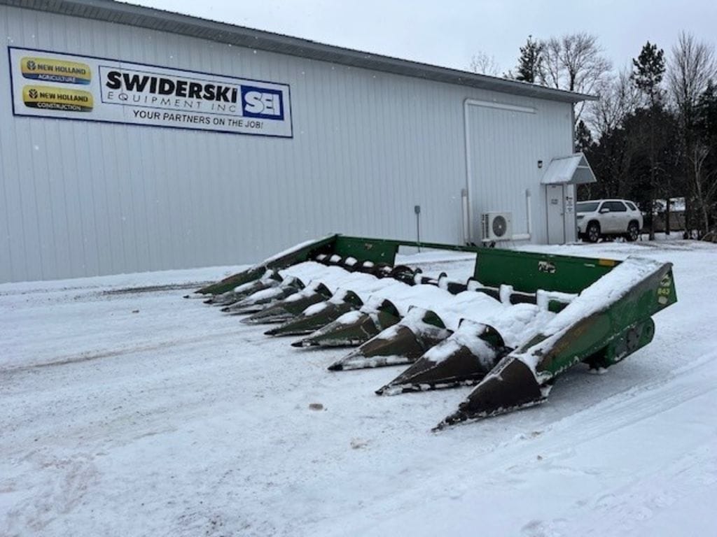John Deere 843 Equipment Image0