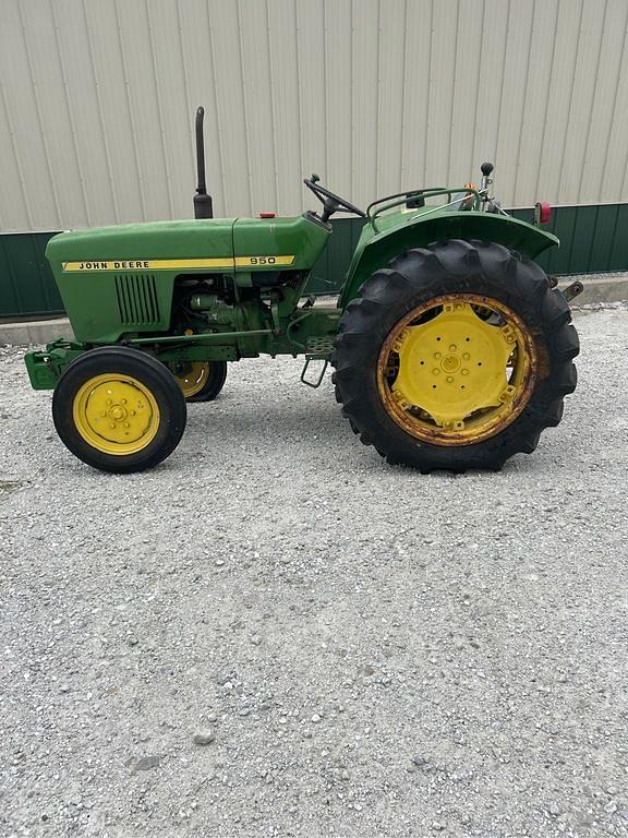 Image of John Deere 890 Primary image