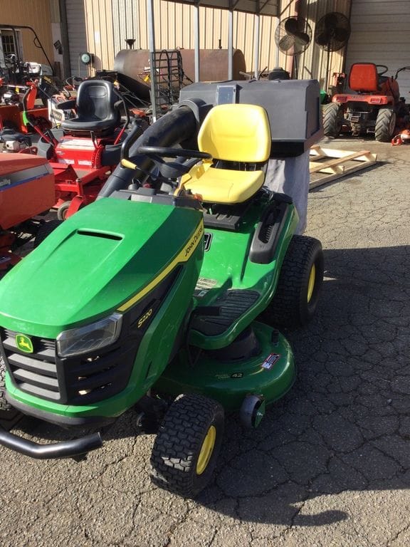 John Deere S220 Equipment Image0