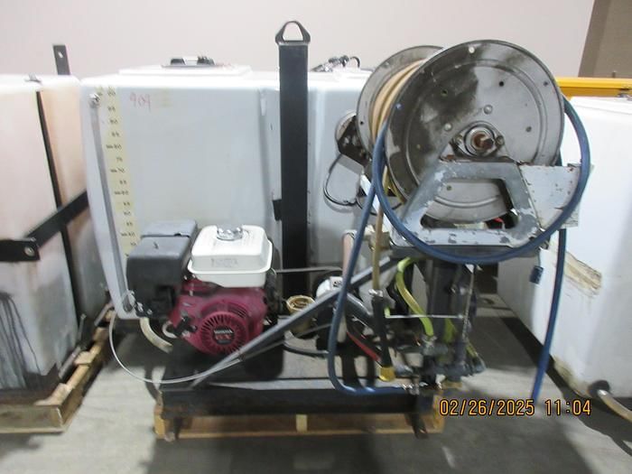 Lesco Skid Spray Tank Equipment Image0