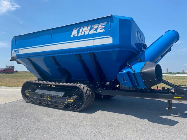 2013 Kinze 1100 Equipment Image0