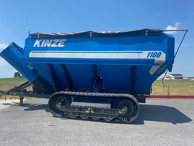 Image of Kinze 1100 equipment image 1