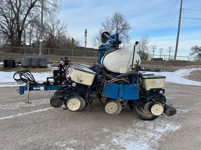 Image of Kinze 3200 equipment image 1